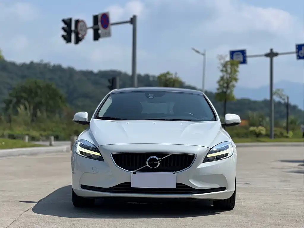 Volvo V40 2016 — фото 2