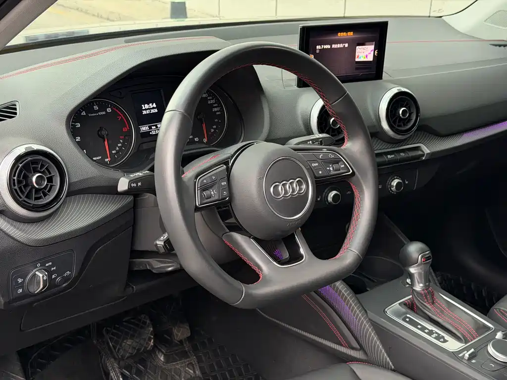 Audi Q2L 2023