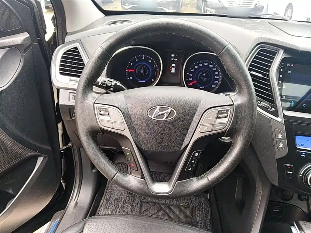 Hyundai Santa Fe 2014 — фото 11