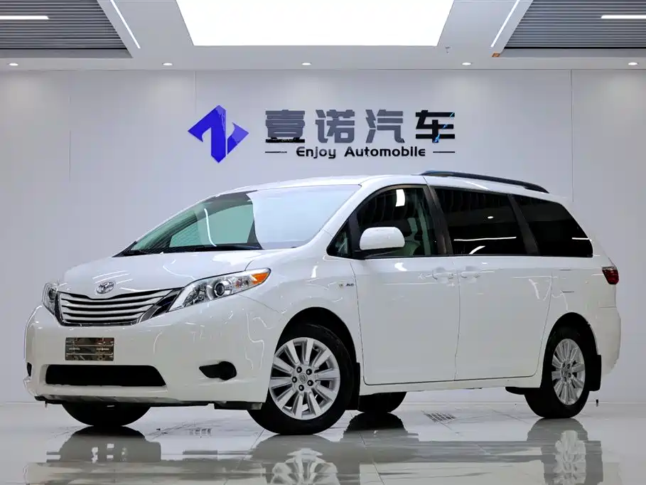 Toyota Sienna 2017 — фото 1
