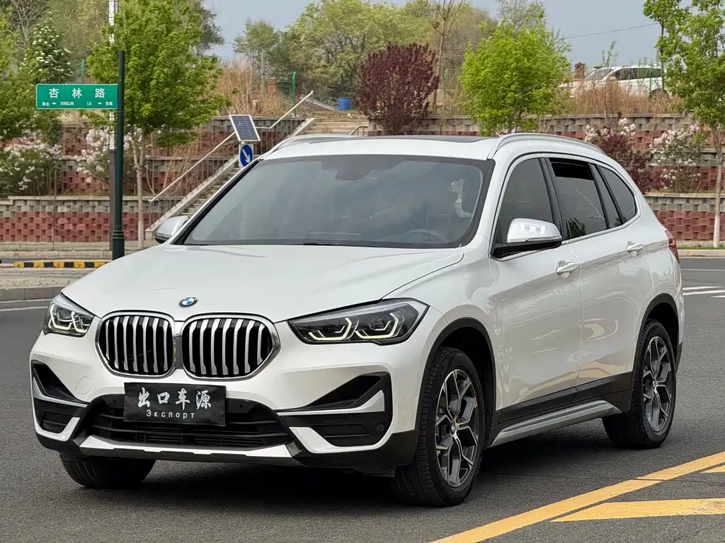 BMW X1 2022 — фото 1
