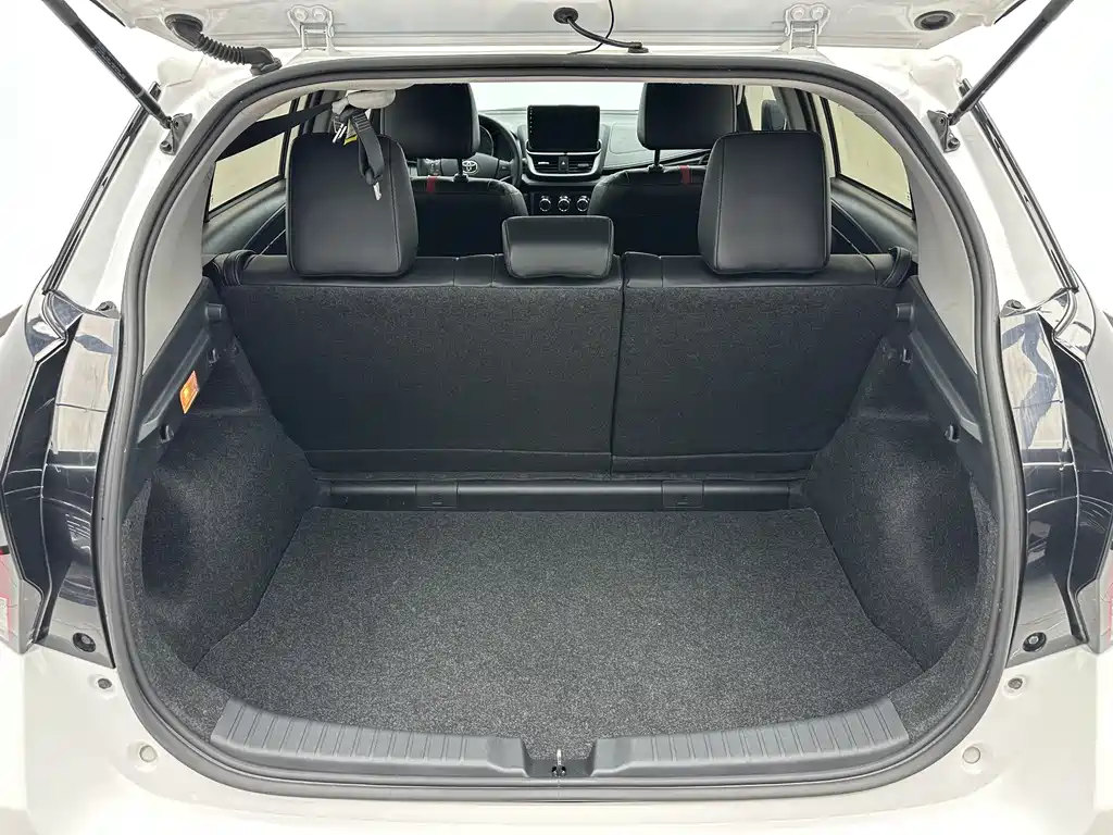 Toyota Yaris L 2023 — фото 17