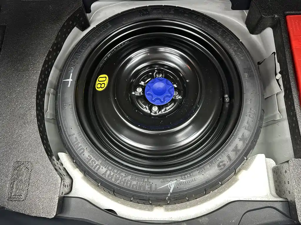 Toyota Yaris L 2023 — фото 18