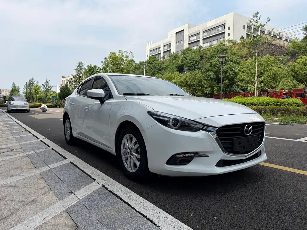 Mazda 3 Axela 2017 — фото 3
