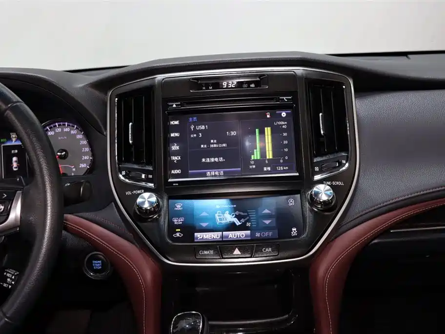 Toyota Crown 2018 — фото 14