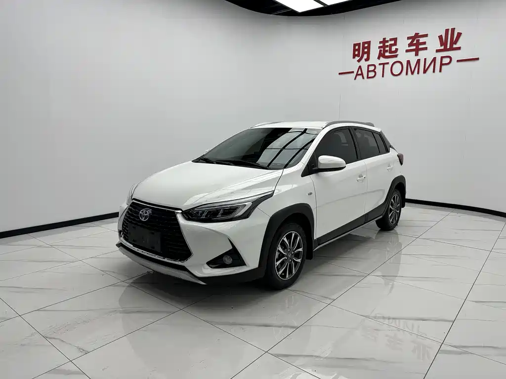 Toyota Yaris L 2023 — фото 4
