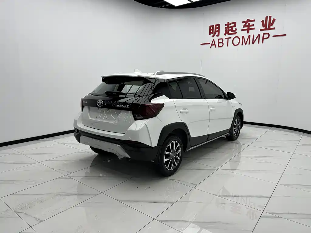 Toyota Yaris L 2023 — фото 9