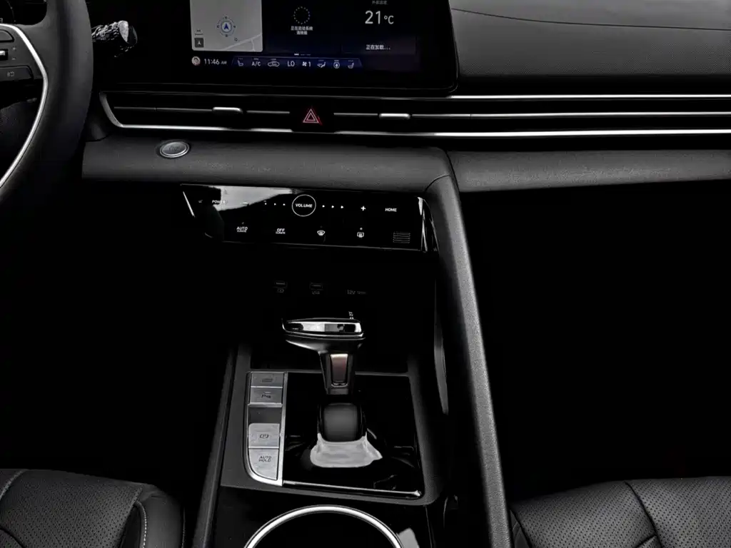 Hyundai Elantra 2023 — фото 17