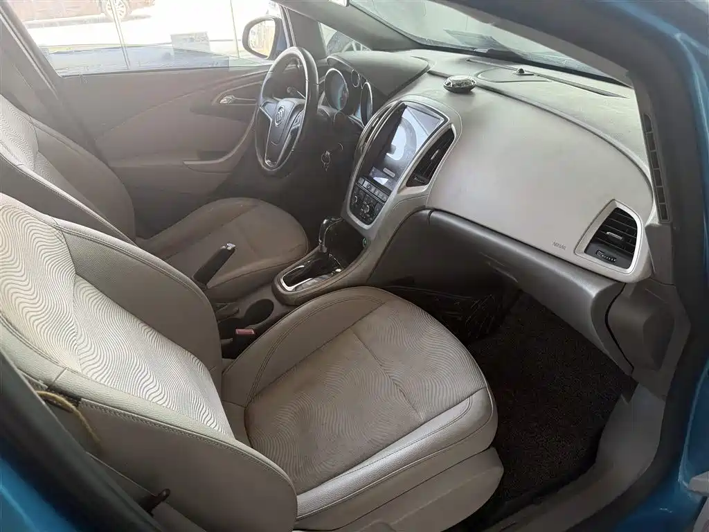 Buick Excelle 2011 — фото 13