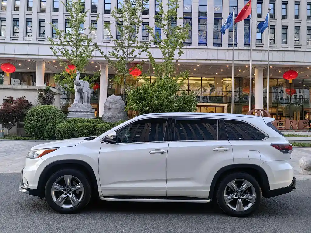 Toyota Highlander 2016 — фото 7