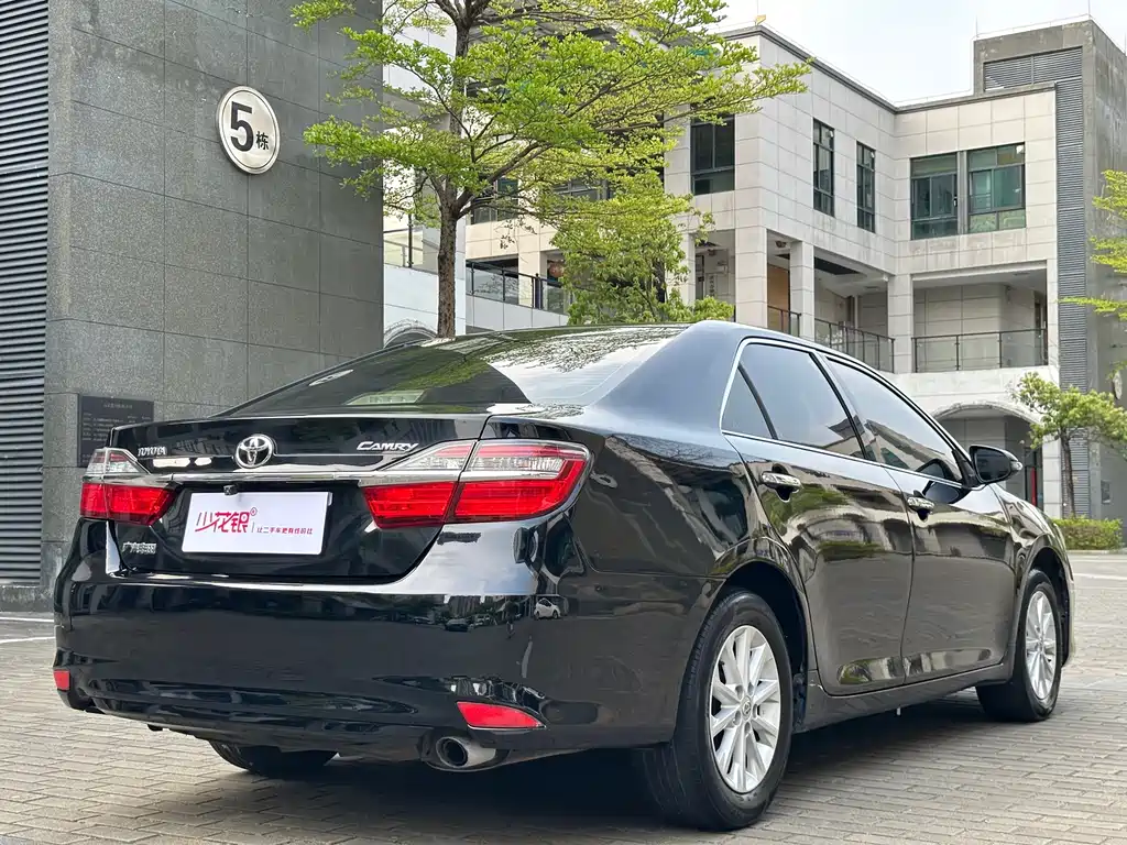 Toyota Camry 2015 — фото 9
