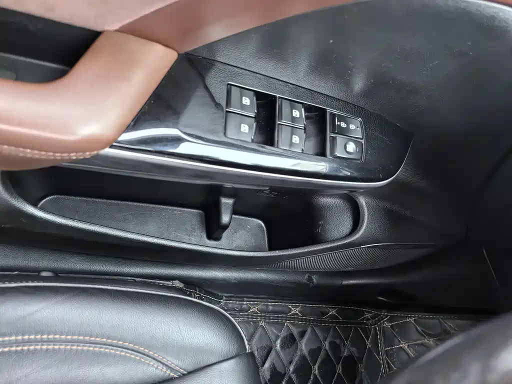 GAC Motor Trumpchi GS8 2018 — фото 15