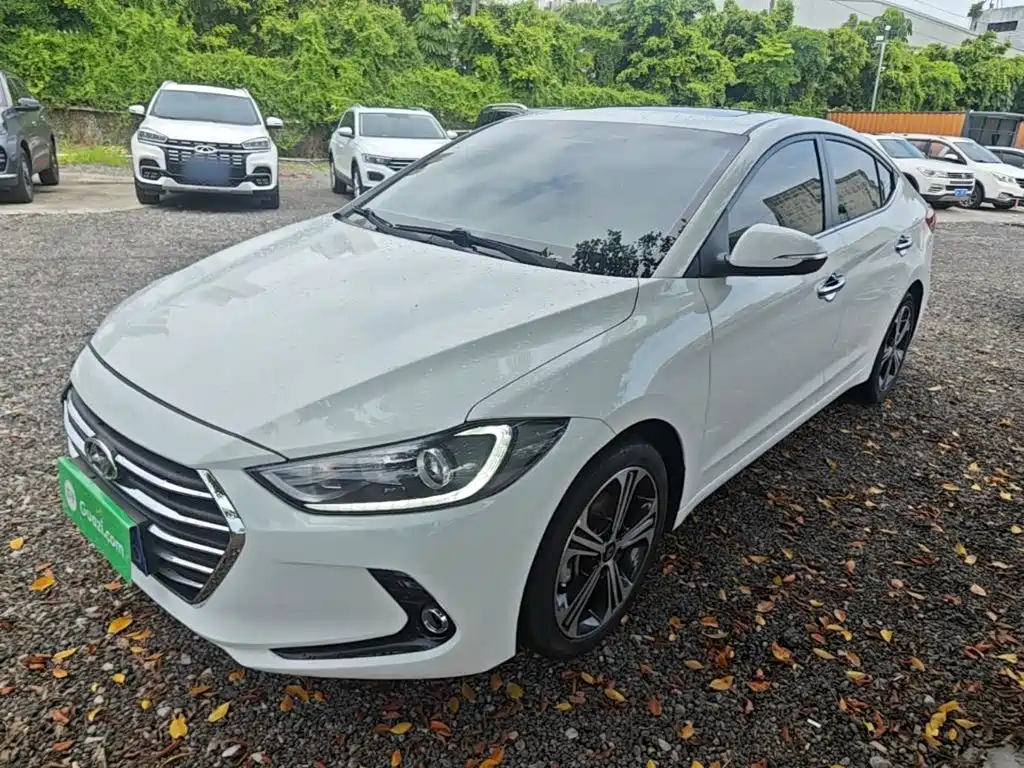 Hyundai Elantra 2019 — фото 1
