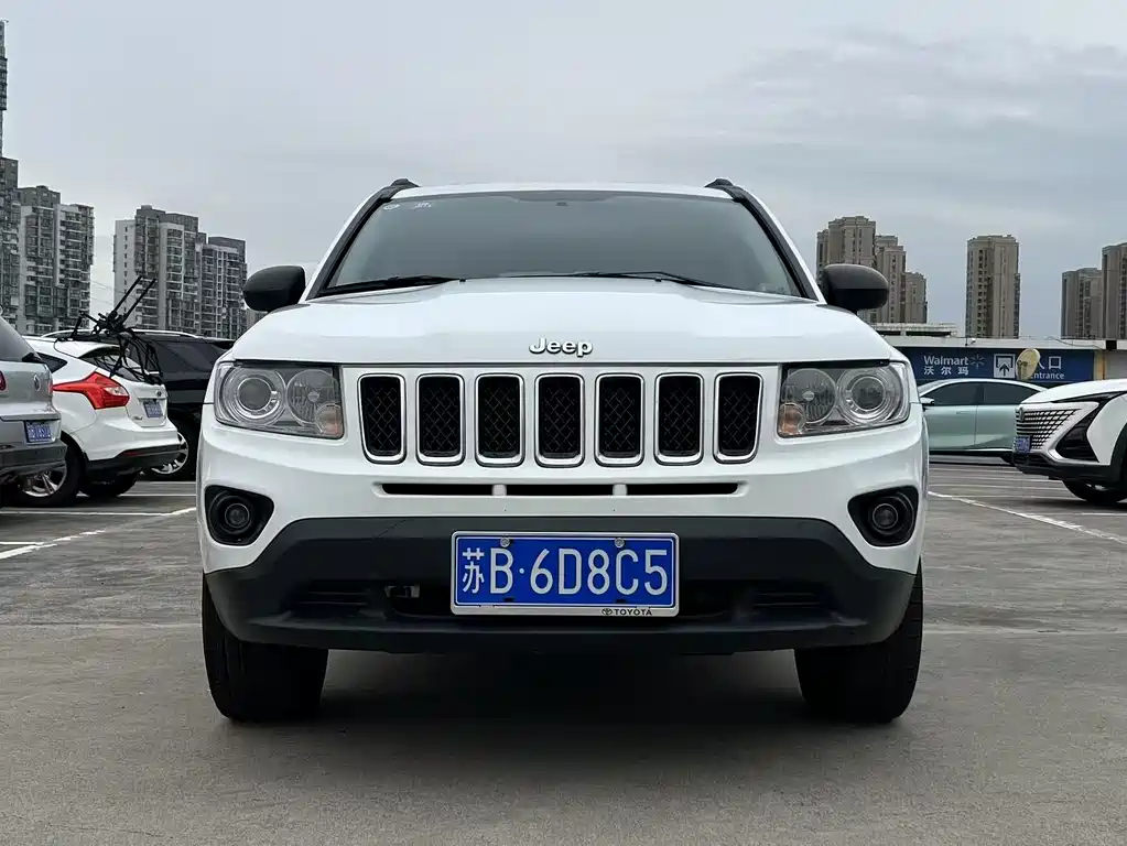 Jeep Compass 2011 — фото 2