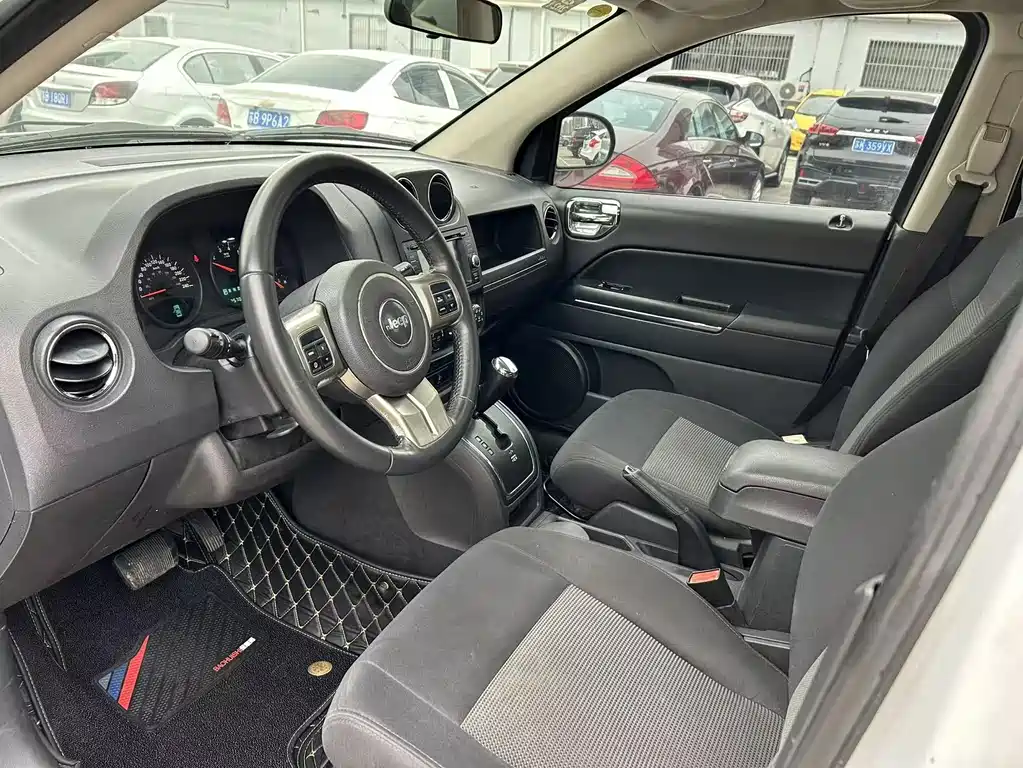 Jeep Compass 2011 — фото 13