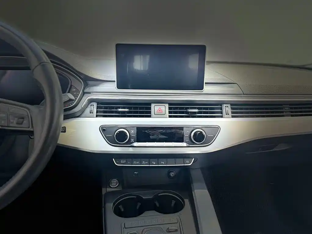 Audi A4L 2020 — фото 16