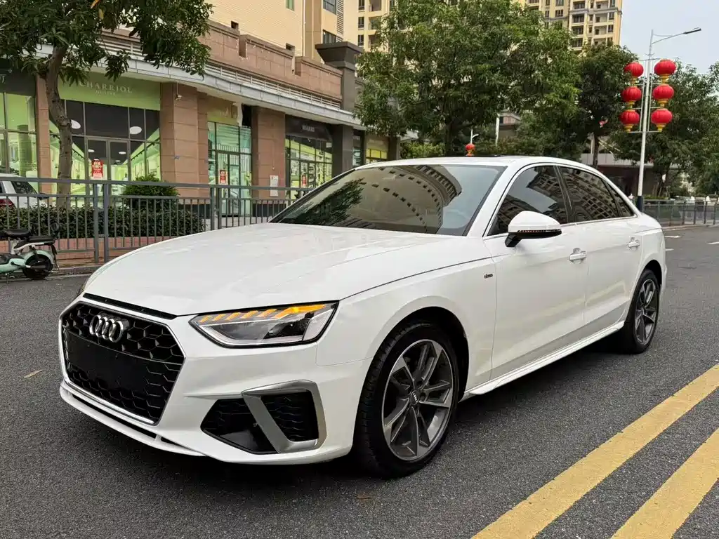 Audi A4L 2021 — фото 1