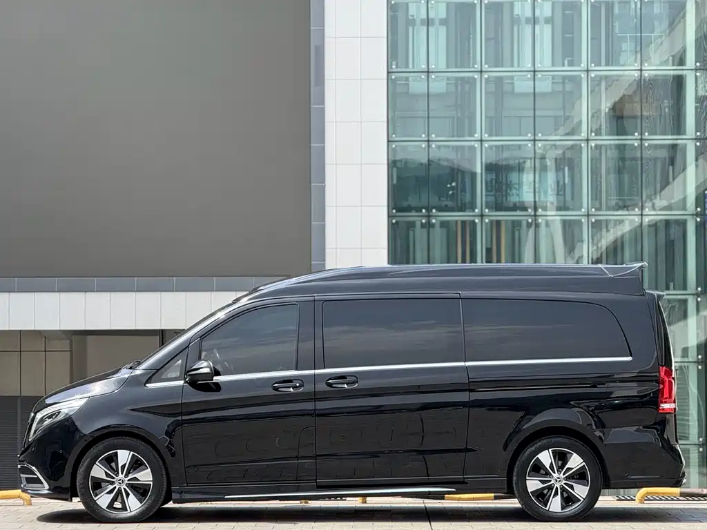 Mercedes-Benz V-Class 2023 — фото 22