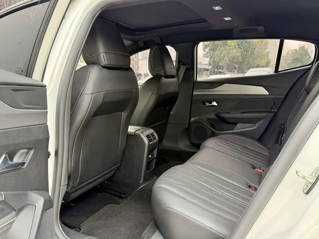 Peugeot 408X 2024 — фото 12