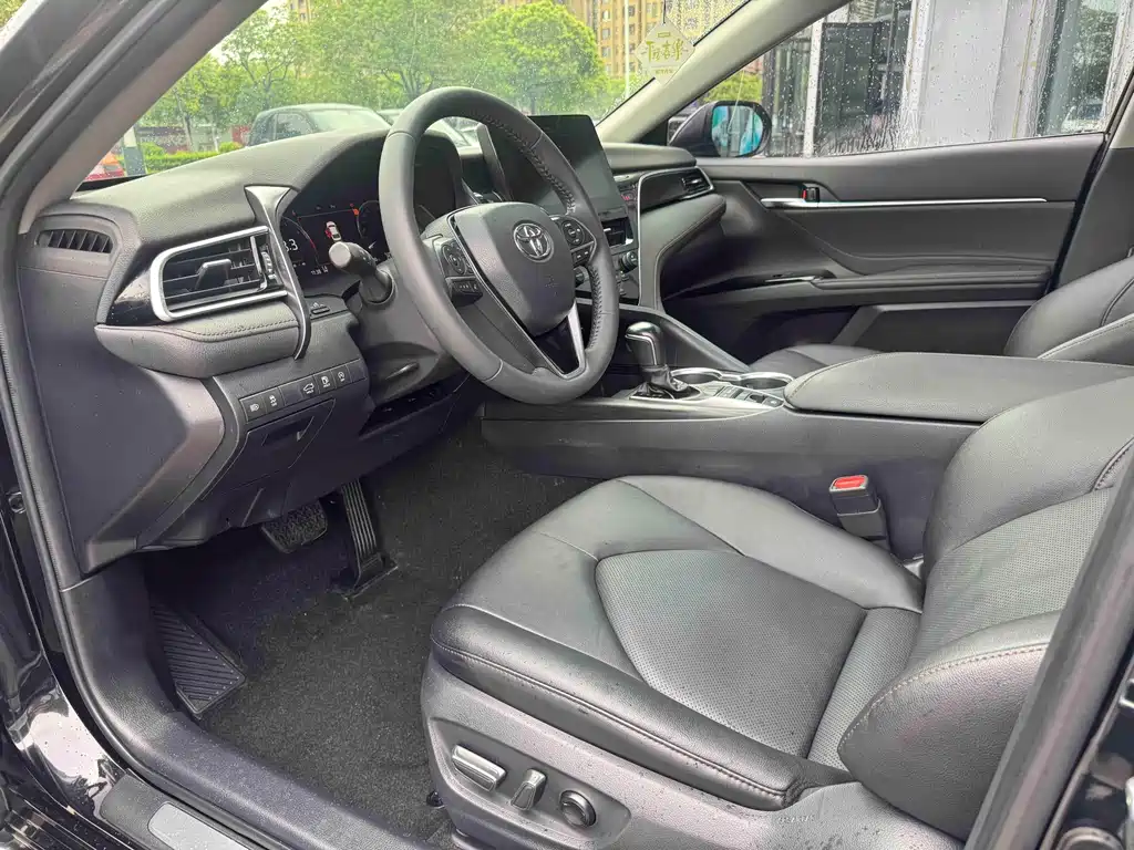 Toyota Camry 2021 — фото 18