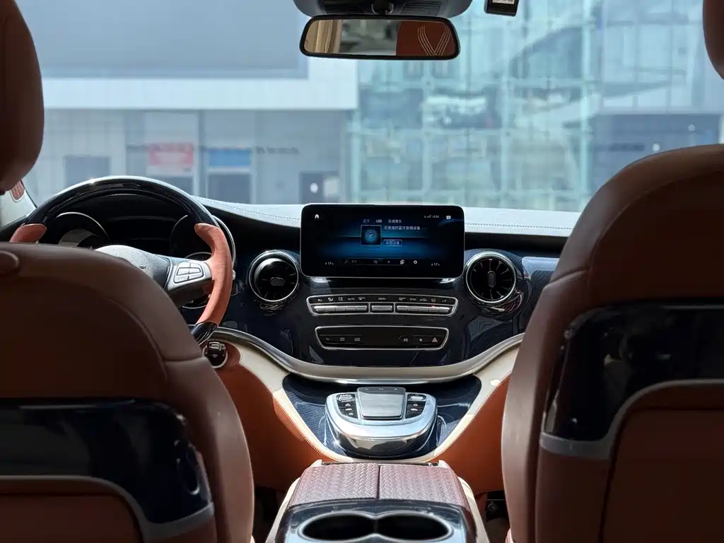 Mercedes-Benz V-Class 2023 — фото 11