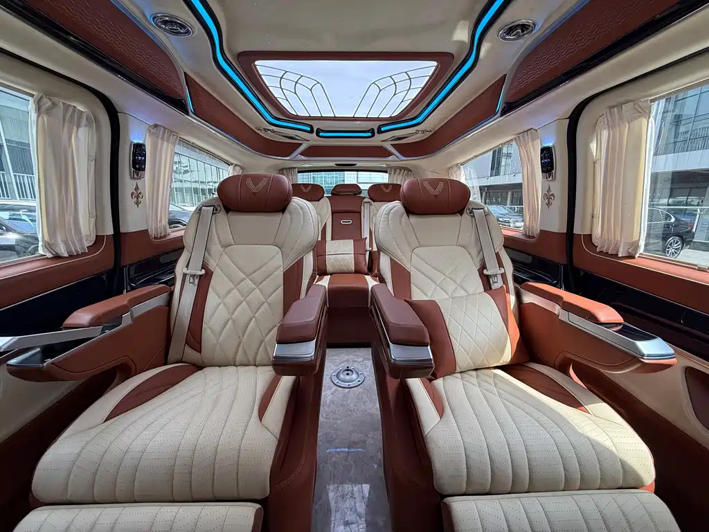 Mercedes-Benz V-Class 2023 — фото 16