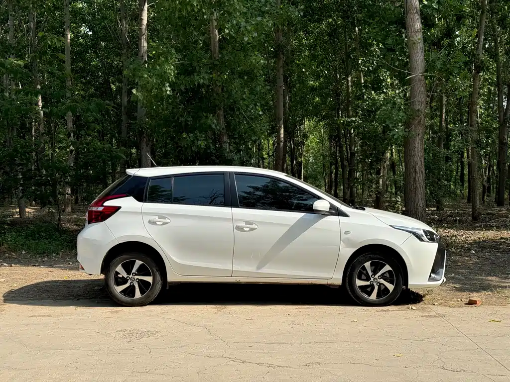 Toyota Yaris L 2020 — фото 3