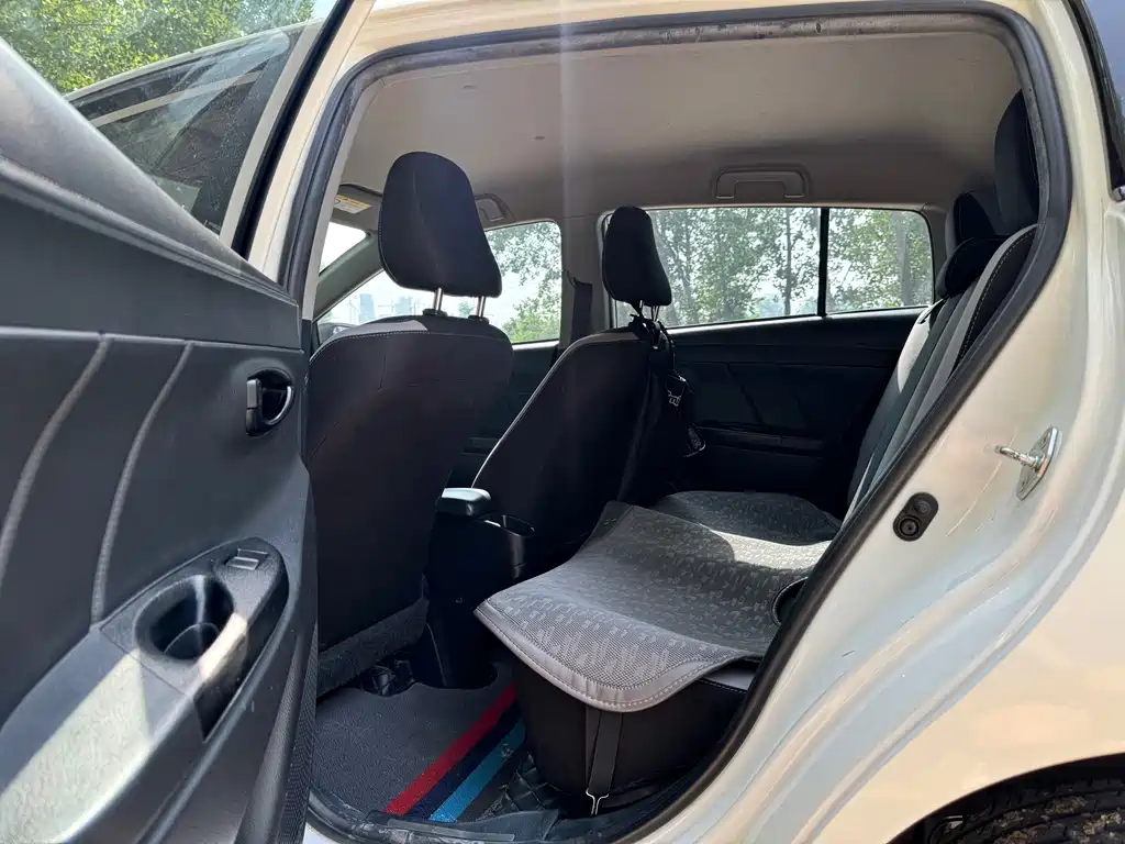 Toyota Yaris L 2020 — фото 7