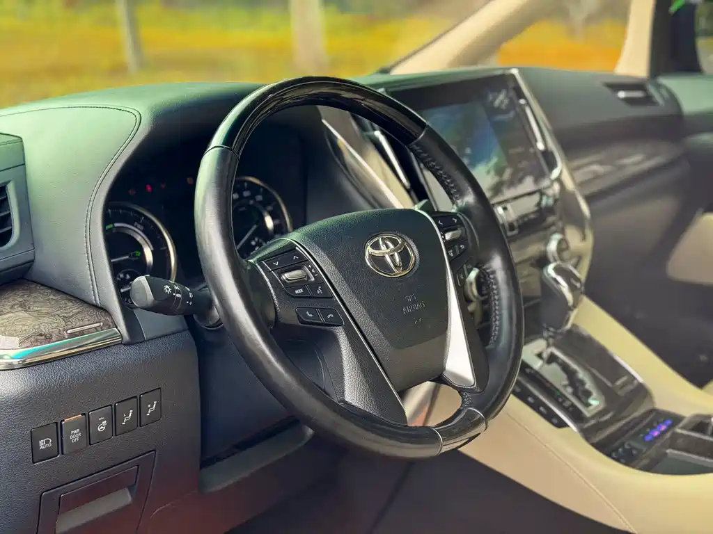 Toyota Alphard 2020 — фото 12