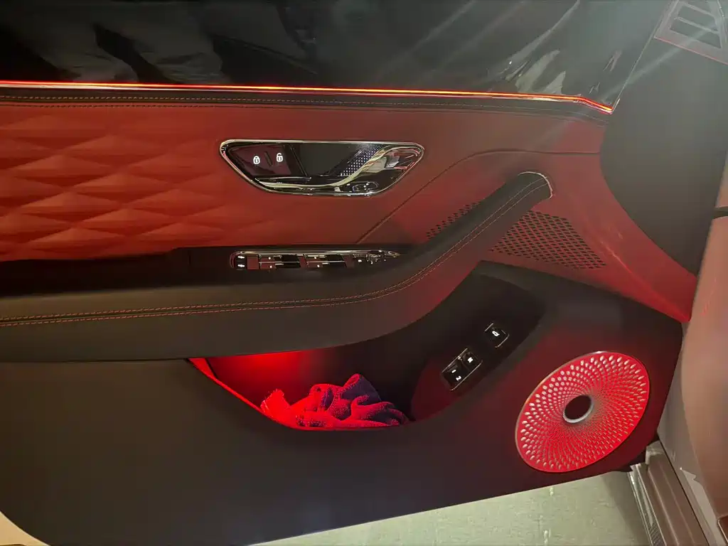 Bentley Flying Spur 2021 — фото 15