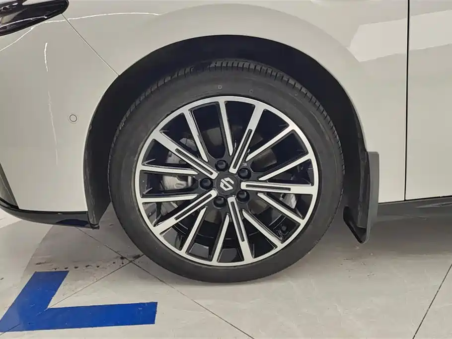 Leapmotor B01 2025 — фото 6