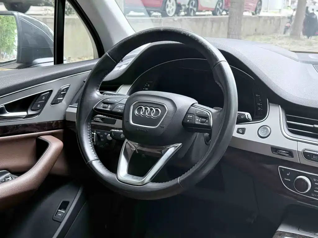 Audi Q7 2017 — фото 18
