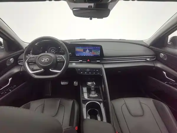 Hyundai Elantra 2022