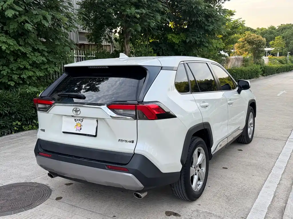 Toyota RAV4 2020 — фото 15