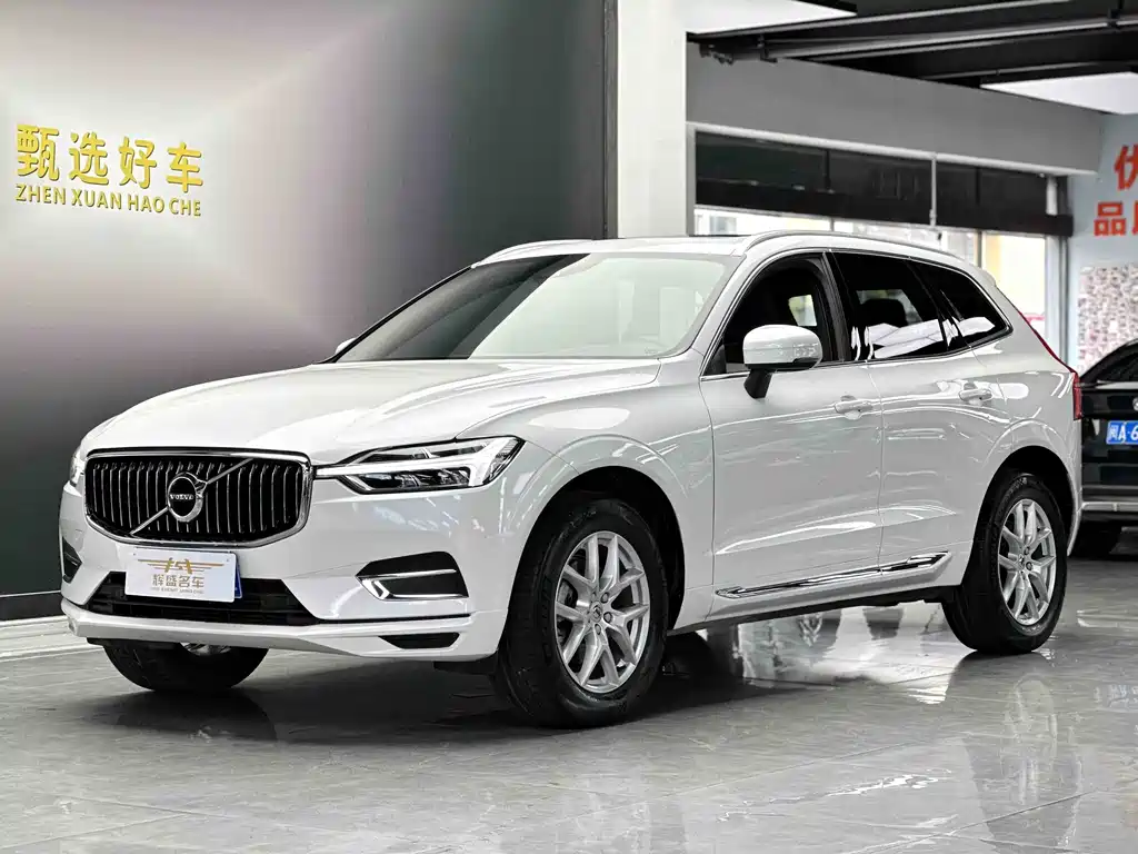 Volvo XC60 2021 — фото 1