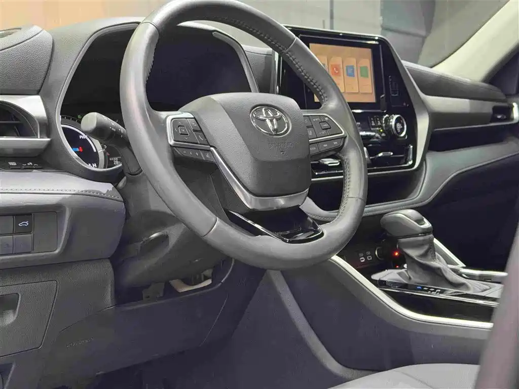 Toyota Highlander 2024 — фото 14