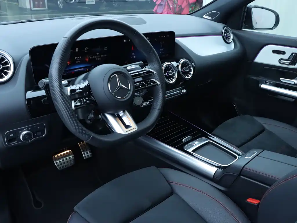 Mercedes-Benz GLA AMG 2024 — фото 6