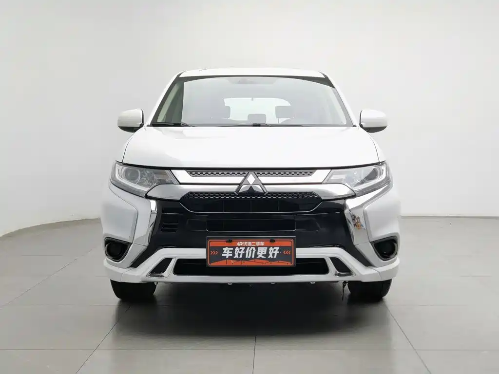 Mitsubishi Outlander 2022 — фото 3