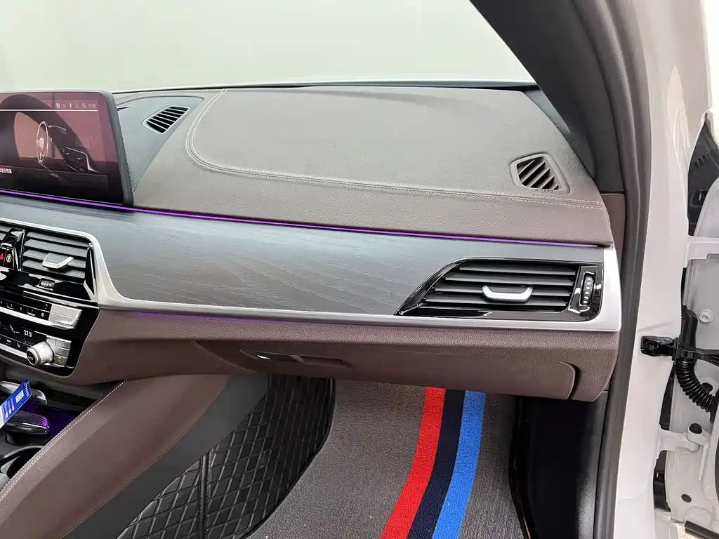 BMW 5 Series 2023 — фото 10