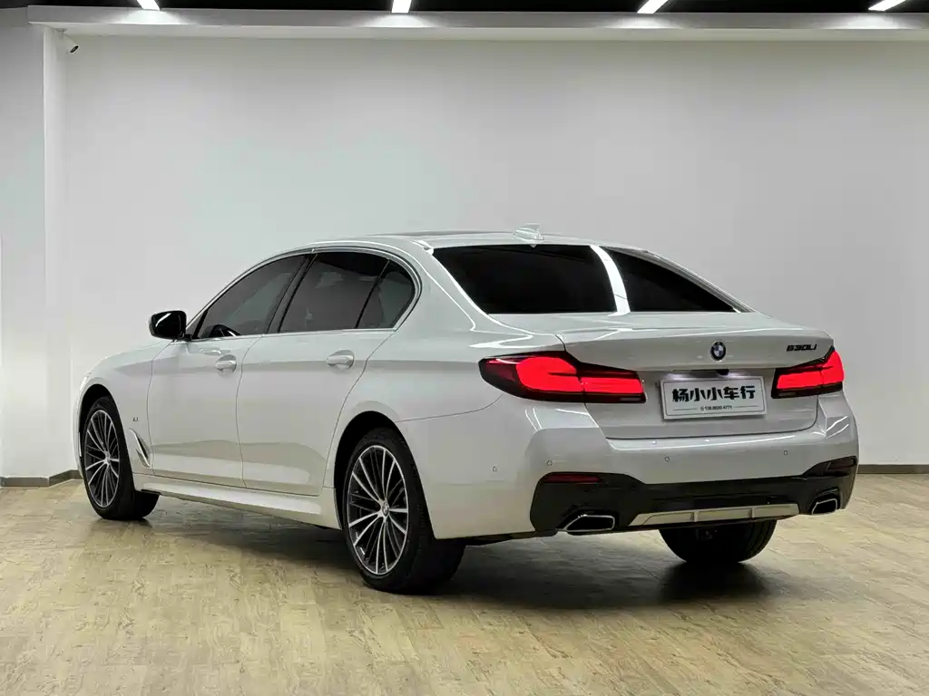 BMW 5 Series 2023 — фото 11