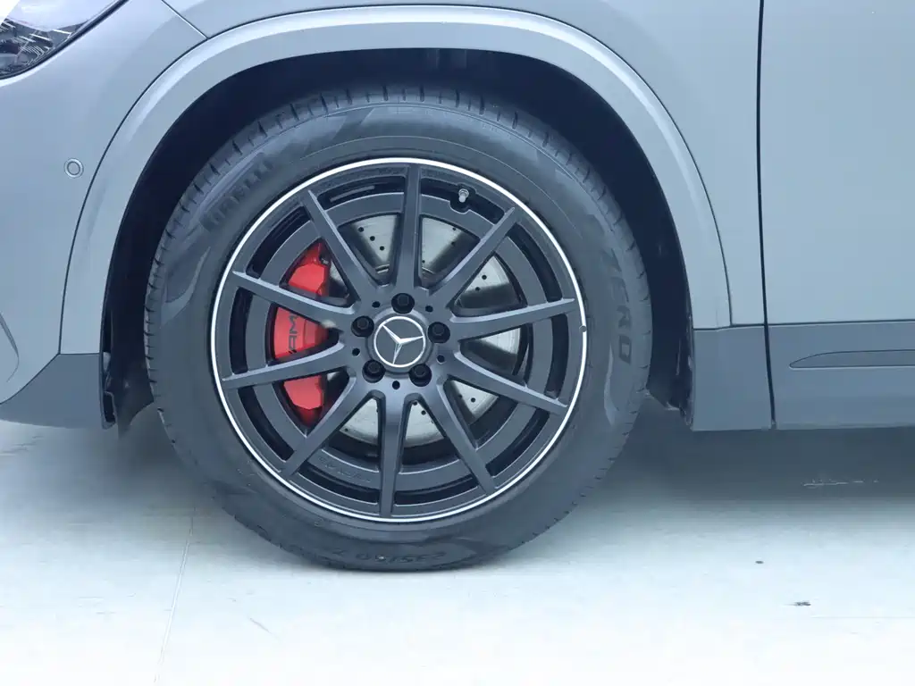 Mercedes-Benz GLA AMG 2024 — фото 4