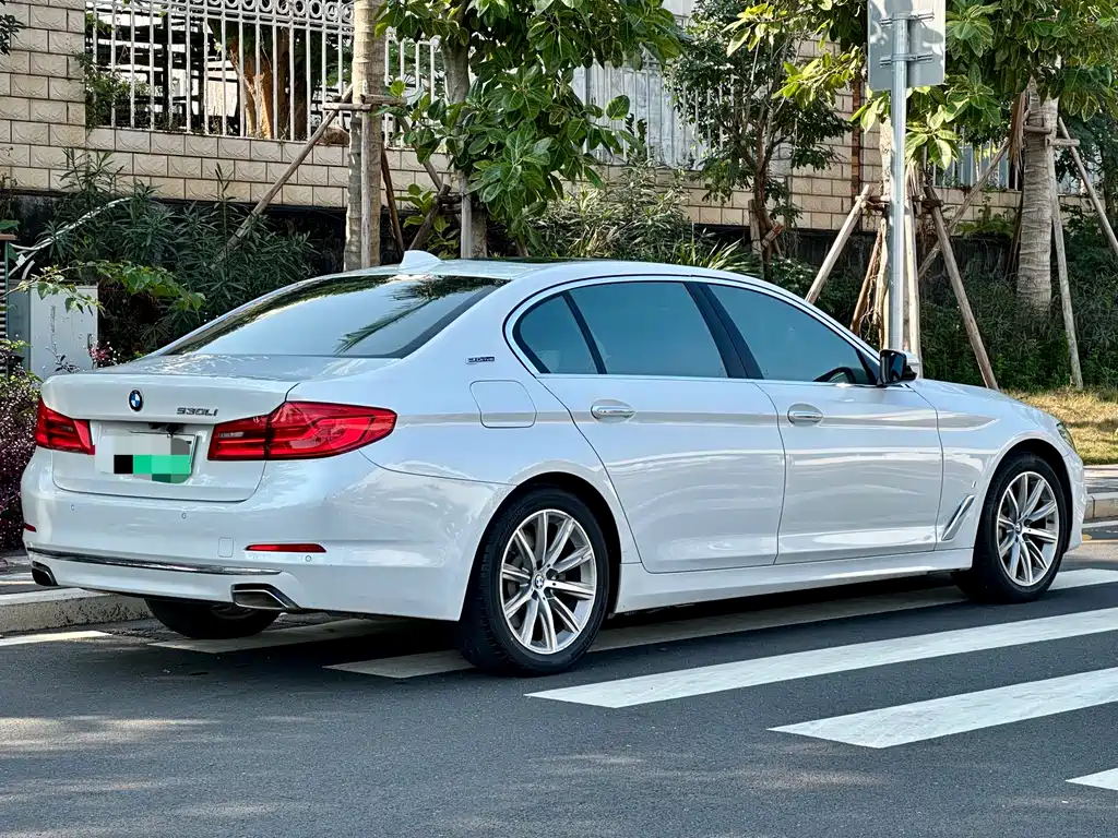 BMW 5 Series New Energy 2019 — фото 9