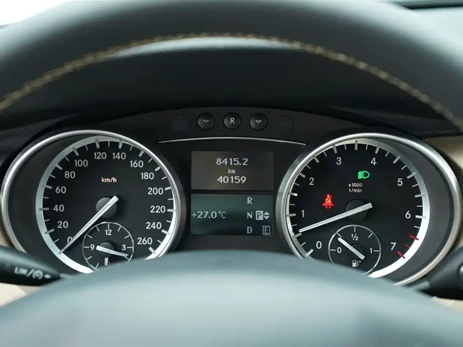 Mercedes-Benz R-Class 2015 — фото 32