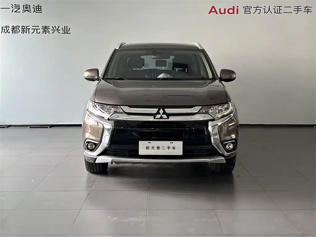 Mitsubishi Outlander 2017 — фото 2