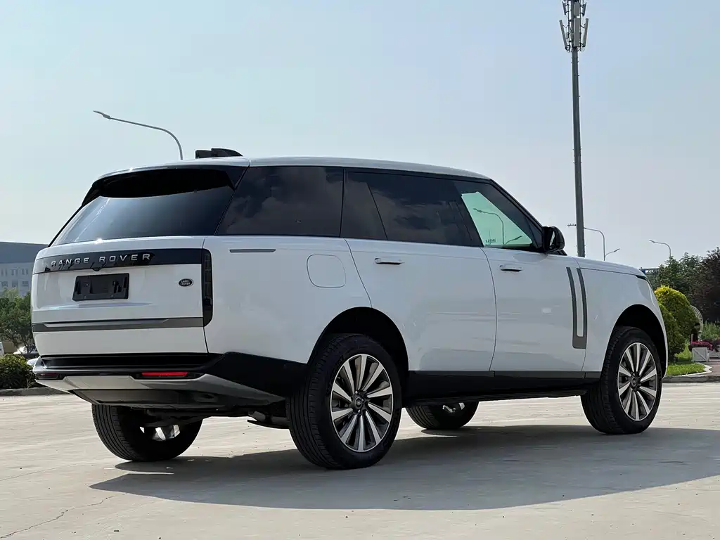 Land Rover Range Rover 2023 — фото 26