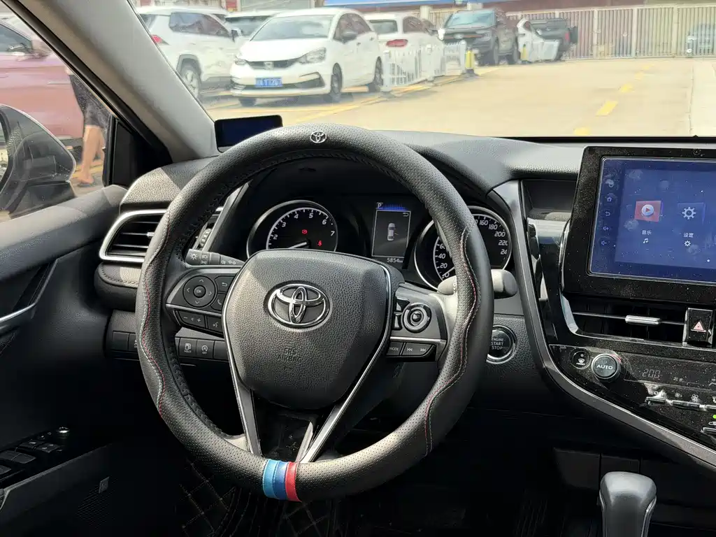 Toyota Camry 2023 — фото 10