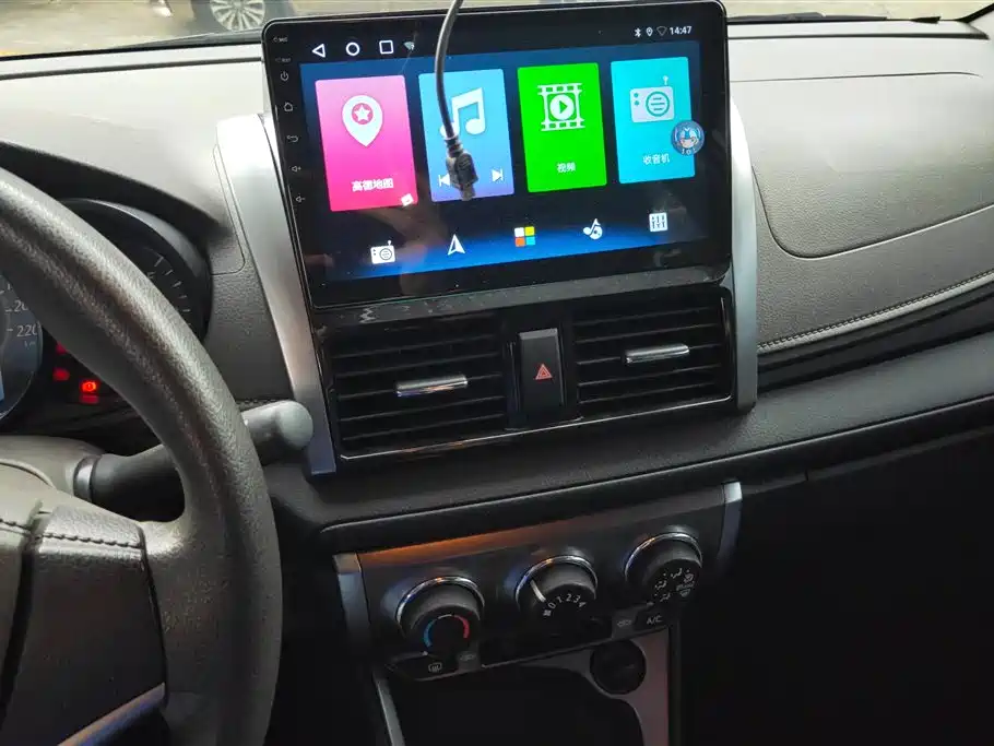 Toyota Yaris L 2015 — фото 13