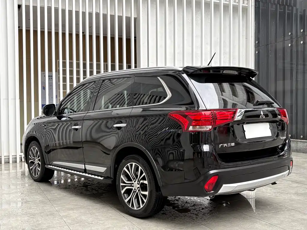 Mitsubishi Outlander 2017 — фото 15