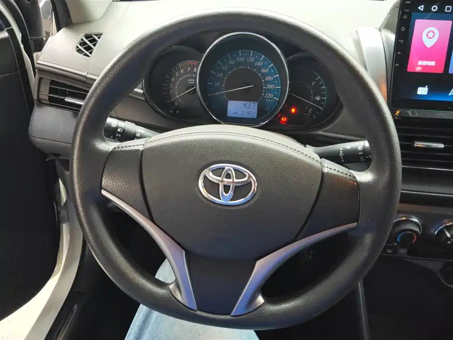 Toyota Yaris L 2015 — фото 15