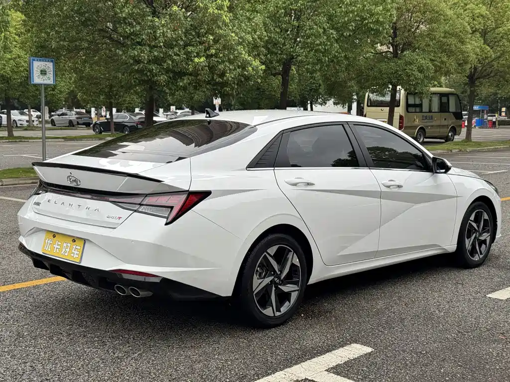 Hyundai Elantra 2023